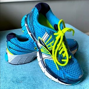 Women’s Brooks running shoes